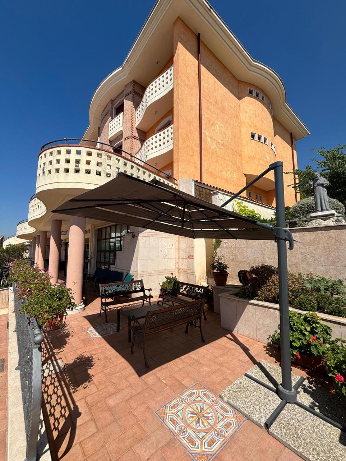 Hotel Valle Rossa San Giovanni Rotondo Luaran gambar